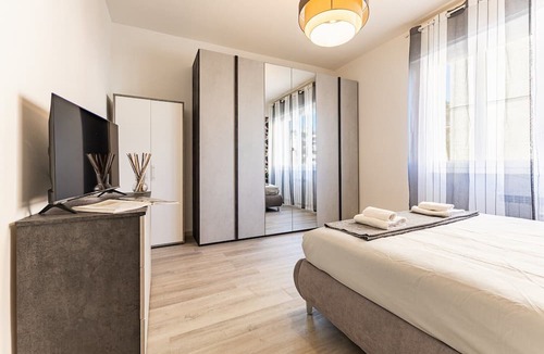 Pisa Apartment | Apartment 'La Tua Casa' with Balcony, Wi-Fi and Air Conditioning