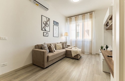 Pisa Apartment | Apartment 'La Tua Casa' with Balcony, Wi-Fi and Air Conditioning