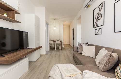 Pisa Apartment | Apartment 'La Tua Casa' with Balcony, Wi-Fi and Air Conditioning