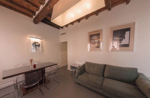 Rione XIV Borgo Apartment | St. Peter Colonnade view (MAS-3)