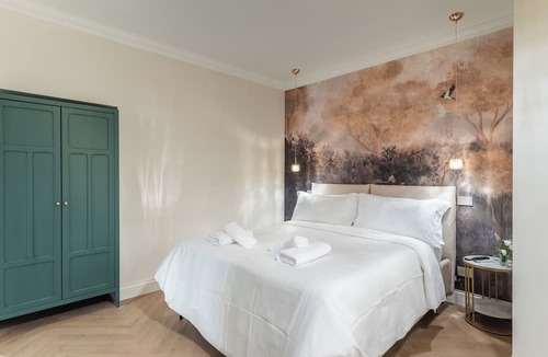 Rione VII Regola Apartment | View of Campo de Fiori