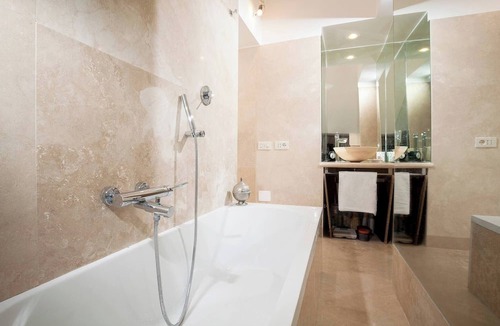 Rione IV Campo Marzio Apartment | Gauguin, charme and fashion in the heart of Rome on Margutta Street