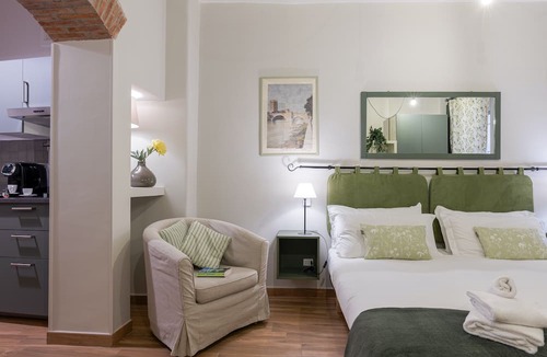 Roman Ghetto Apartment | Piazza dei Satiri Studio | Perfect location in Campo de' Fiori