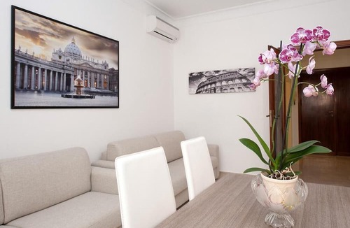 Quartiere XIII Aurelio Apartment | Elegant apartment a few steps from St. Peter