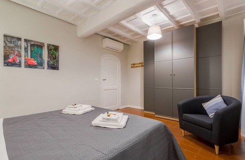 Navona Apartment | Grotta Pinta 1 | Apartment with a balcony in Campo de' Fiori!