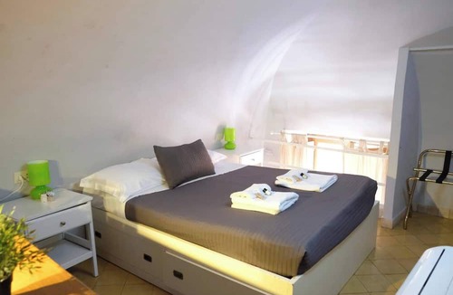 Rione V Ponte Apartment | Miró, small loft on Giulia street