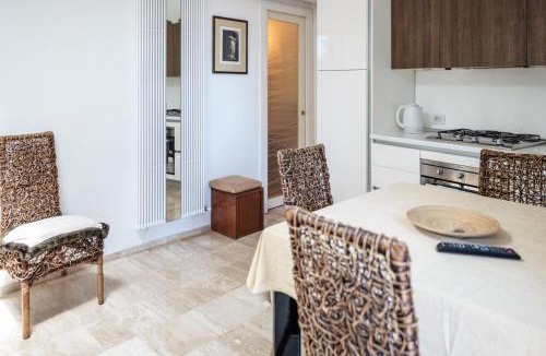 EUR Apartment | Appartamento in Villa con giardino