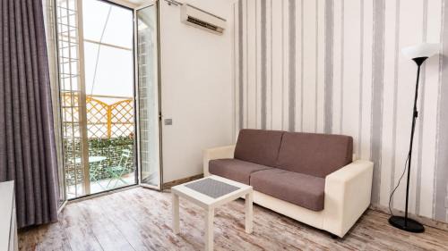 Rione III Colonna Apartment | Elegantis Campo Marzio Apartment With Terrace - Elegance near Spanish Steps Trevi and Pantheon