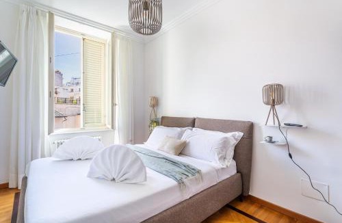 Rione III Colonna Apartment | iFlat Stylish Crispi 20 Exclusive Apartment