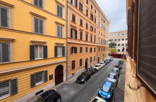 Rione XVIII Castro Pretorio Apartment | Esedra Loft, Like on a Boat Drifting Through Rome
