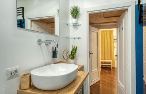 Quartiere Coppede Apartment | Casa d'Autore a Piazza Buenos Aires
