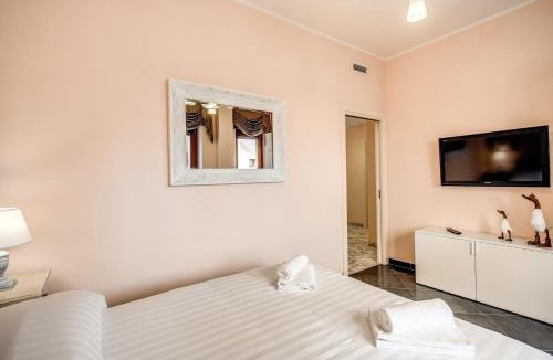 Rione XVI Ludovisi Apartment | La Dolce Vita Of Via Veneto - Prestigious Apartment With Wonderful Terrace In the Historic Center
