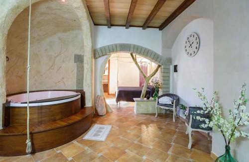 Tragliatella House | Il Giardino dei Flintstones B&B