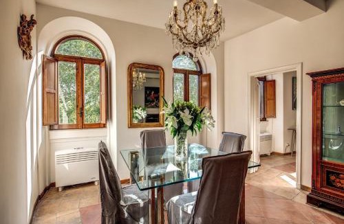 Rione VII Regola Apartment | Campo di Fiori 2 bedroom Via Giulia