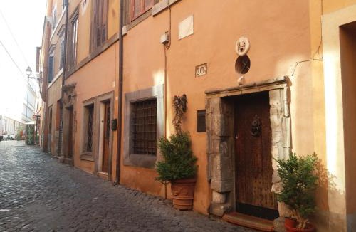 Monti Apartment | Frangipane Apartment