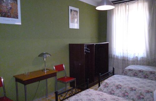 Rione XVIII Castro Pretorio Hotel | Hotel Giamaica for Girls & Ladies Only