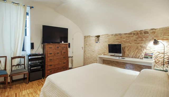 Portico - WR Apartments