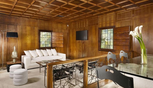 Beautiful private villa for 4 people with WIFI, private pool, A/C, TV and parking