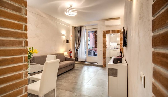 Tritone Top House
