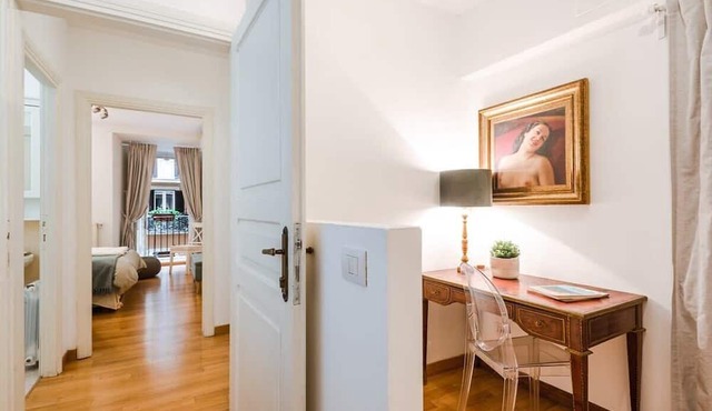 New Listing: La Magnolia, A/C, Balcony, Office, Piazza Navona/Spanish Steps