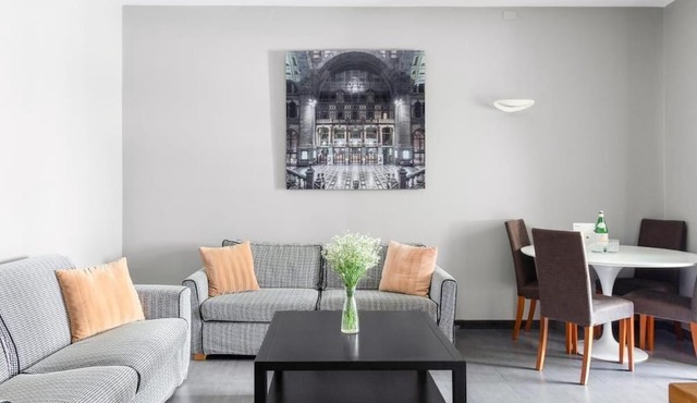 Where contemporary comfort meets Roman charm/Few steps to Trevi Fountain!
