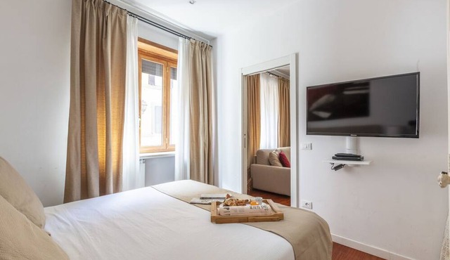 2 Apartments same building Piazza del Popolo 1+3