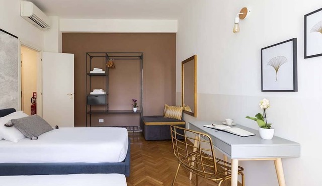 The San Saba vacation apartment can accommodate groups of up to 12 people. It consists of 5 bedrooms, a large living room, 3 bathrooms and a modern kitchen.there is a large terrace, equipped with dining table and chairs, where you can relax after a strenu