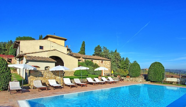 Nice apartment for 4 people with pool, A/C, WIFI, TV and pets allowed, close to Greve In Chianti