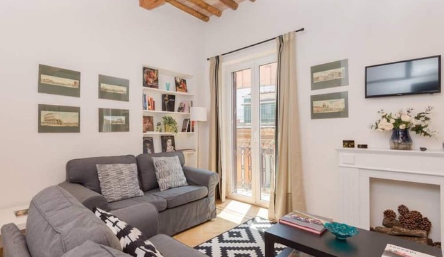 Trevi Fountain Luxury Apartment