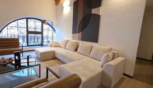 Trastevere 5BR Estate: Cinema, Jacuzzi & Terrace