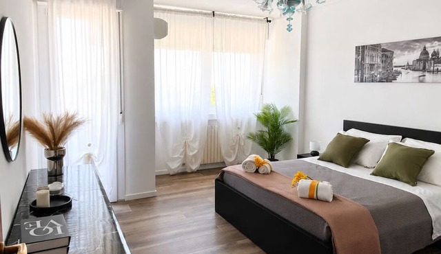 Apartment conveniently located between the train station, the airport, and Venice