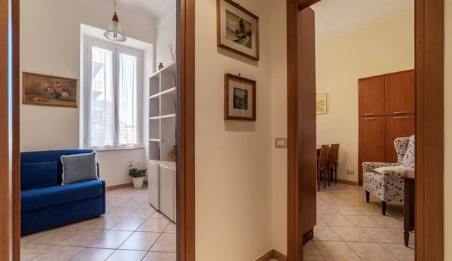 GuestHost - Apartment located on the second floor, of six in total, of a building with a lift (NOT suitable for disabled people).In 50 m2 of space it accommodates two people.In the San Lorenzo area, the apartment is located about 15 minutes walk from Ter