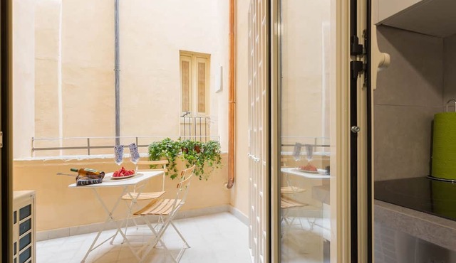 Grotta Pinta 1 | Apartment with a balcony in Campo de' Fiori!