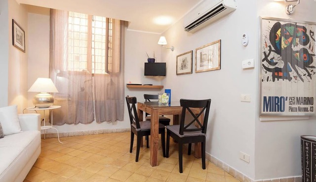 Miró, small loft on Giulia street