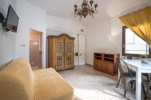 Leone Central Apartments