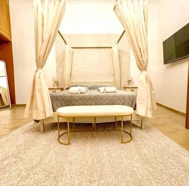 Pantheon Luxury Jacuzzi Apartment