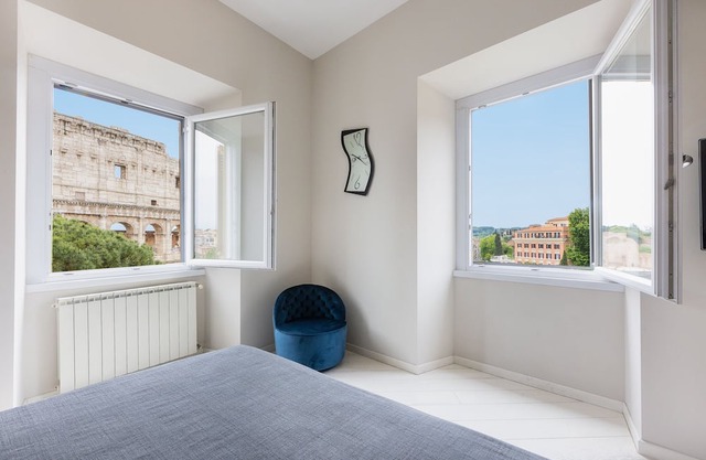 Amazing 2-bedrooms apartment in front of the Colosseo
